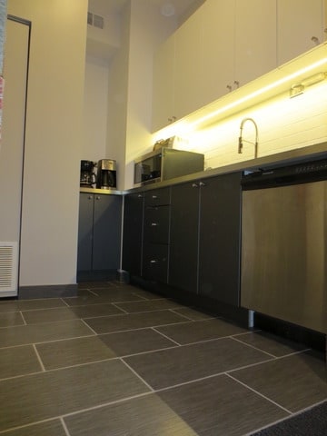 More Photos Of 1434 W Montrose Ave, Chicago Storefront For Sale