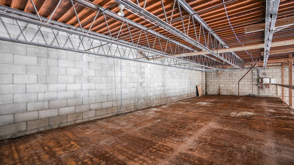 More Photos Of 2750 Banksville Rd, Pittsburgh Warehouse For Sale