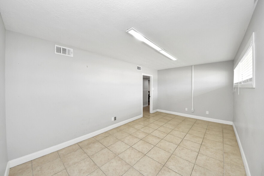 More Photos Of 2001 John St, Pasadena Office For Sale