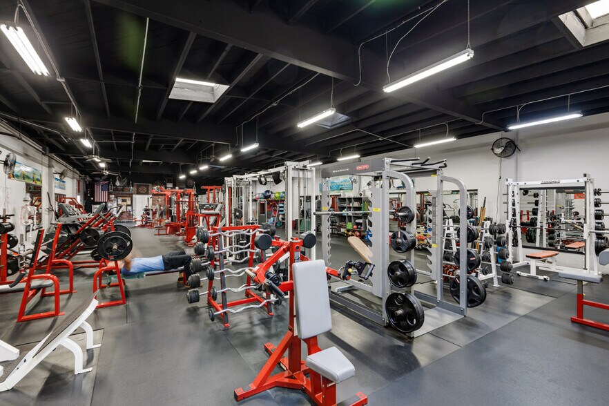 More Photos Of 640 Terminal Way, Costa Mesa Light Manufacturing For Lease