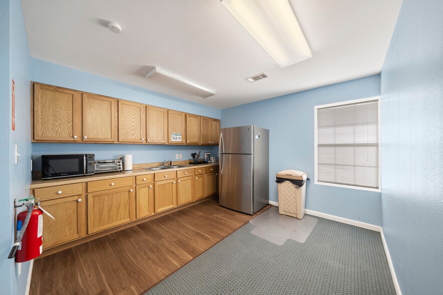More Photos Of 421 Jones Rd, Highlands Warehouse For Sale