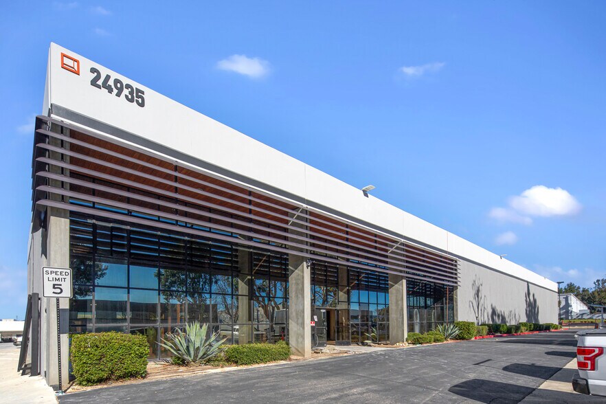 Primary Photo Of 24935 Avenue Kearny, Valencia Distribution For Lease