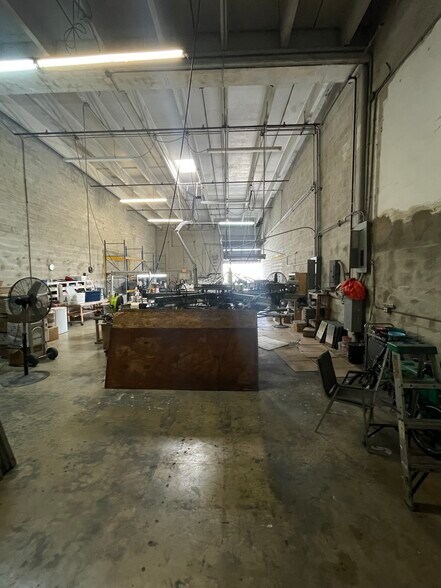 More Photos Of 5512 NW 161st St, Miami Lakes Warehouse For Lease