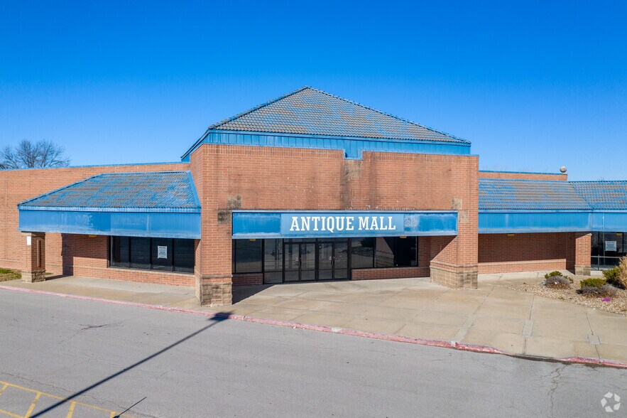 More Photos Of 13720-13920 40 Hwy, Independence Storefront For Sale