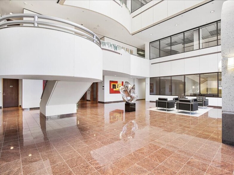 More Photos Of 600 E John Carpenter Fwy, Irving Office For Lease