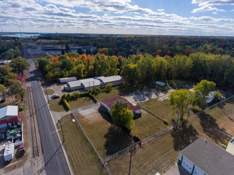 More Photos Of 3905 32nd St, Port Huron Truck Terminal For Sale