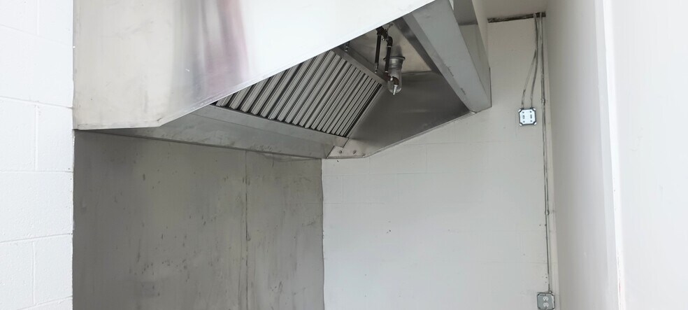 More Photos Of 5105 Melrose Ave NW, Roanoke Freestanding For Sale