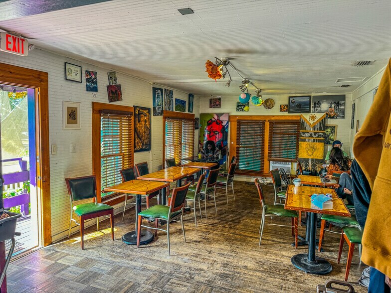 More Photos Of 661-663 Industrial Dr, Tallahassee Warehouse For Lease