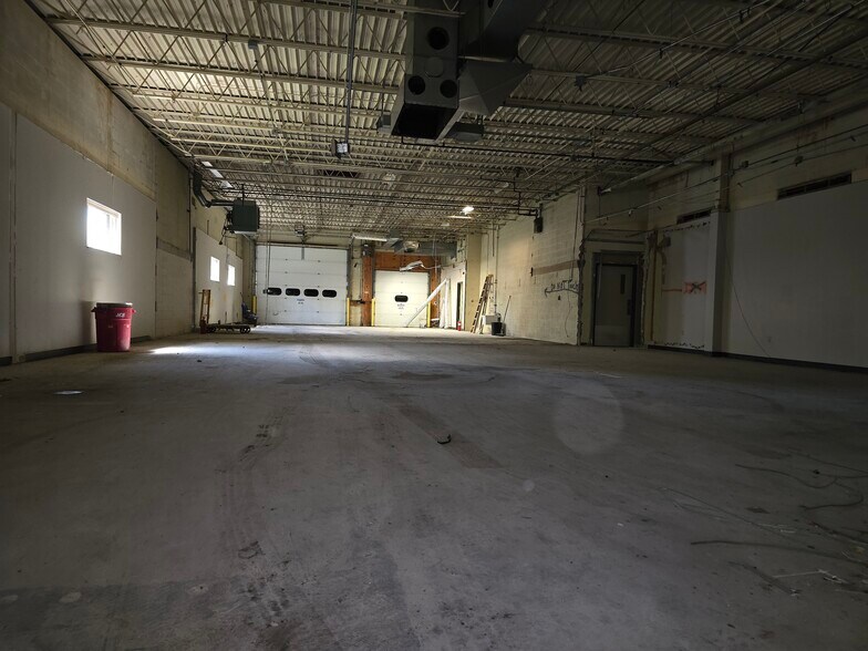 More Photos Of 557 E Tallmadge Ave, Akron Warehouse For Lease