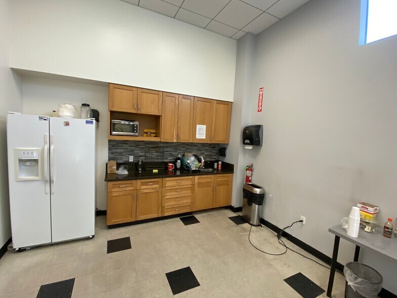 More Photos Of 9223 Eton Ave, Chatsworth Manufacturing For Lease