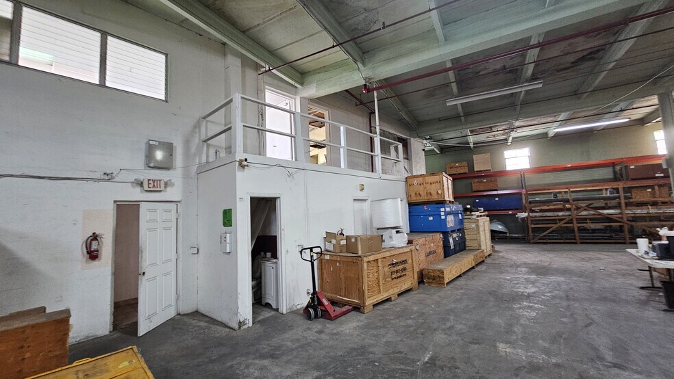 More Photos Of 375 NE 72nd Ter, Miami Warehouse For Lease