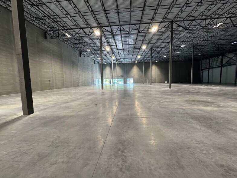 More Photos Of 140 Circle Dr N, Piscataway Manufacturing For Lease