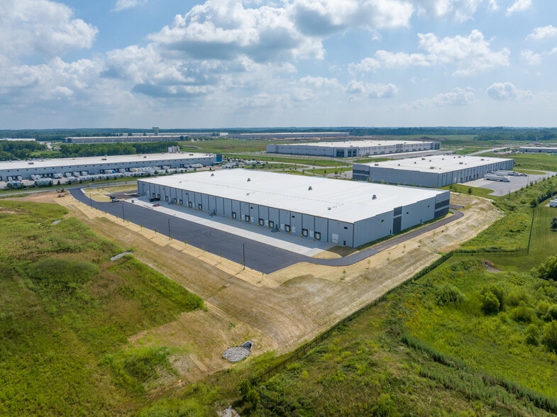 More Photos Of 331 Logistics Ave, Jeffersonville Warehouse For Lease