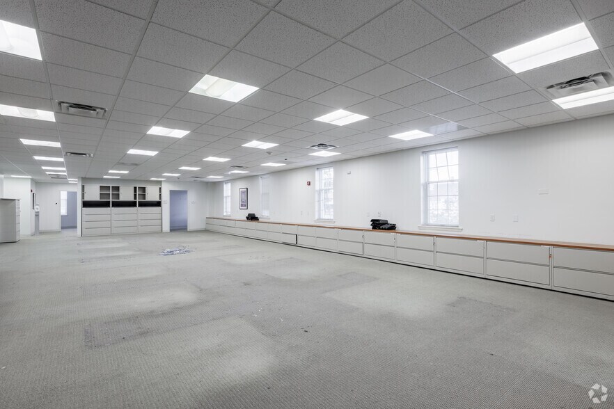 More Photos Of 303 Broad St, Red Bank Specialty For Lease