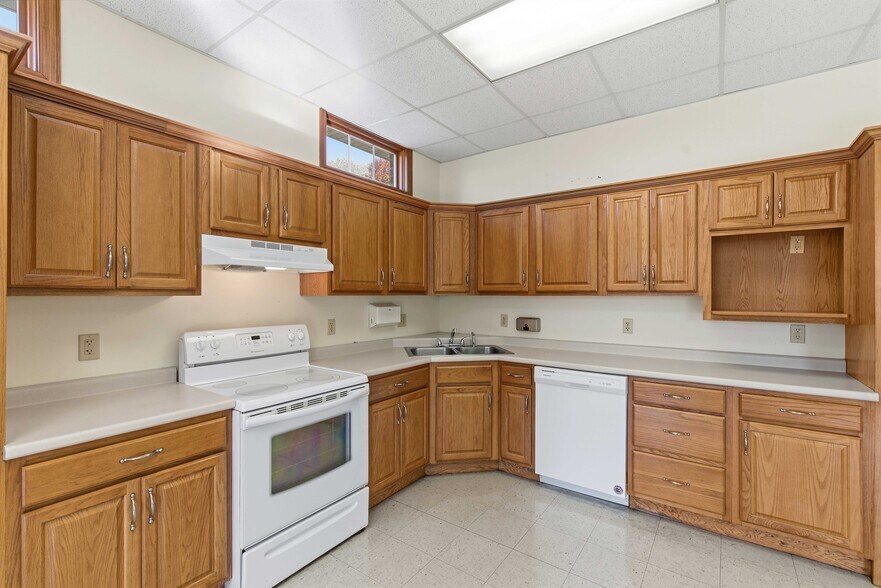 More Photos Of 86 Coraopolis Rd, Coraopolis Daycare Center For Lease