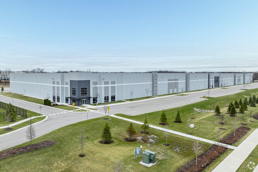 More Photos Of 32250 Smith Rd, Romulus Warehouse For Lease