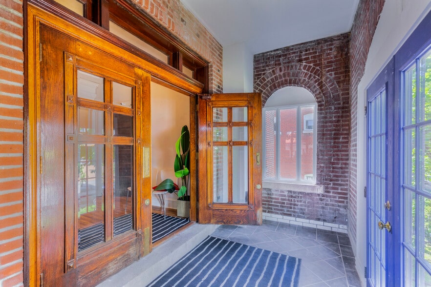 More Photos Of 449 N Euclid Ave, Saint Louis Office For Lease