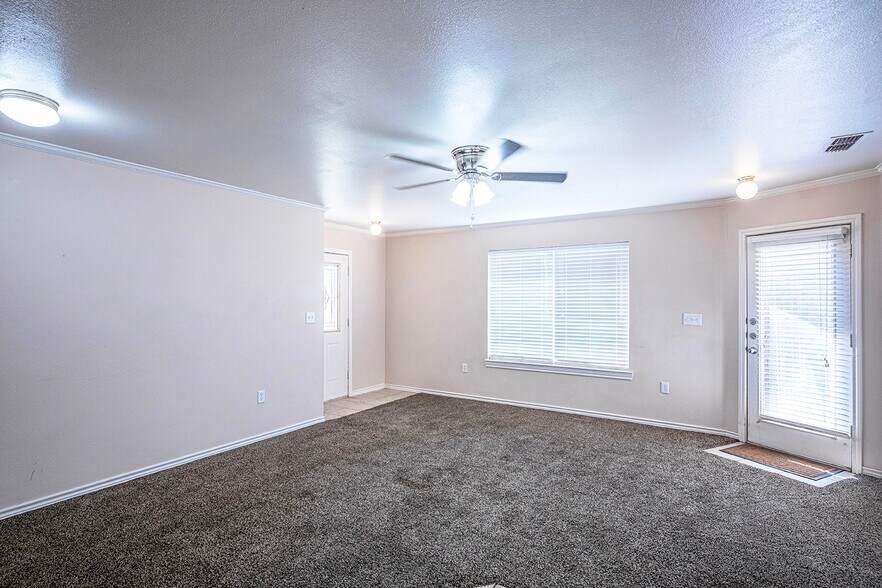 More Photos Of 5710 Fordham St, Lubbock Specialty For Sale