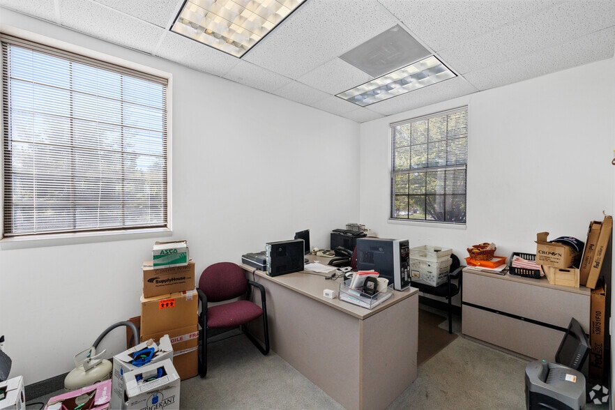 More Photos Of 8622 Lee Hwy, Fairfax Medical For Sale