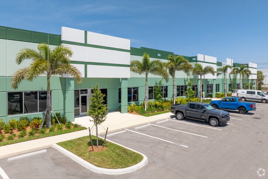 More Photos Of 9125 Links Commons Dr, Fort Myers Distribution For Lease