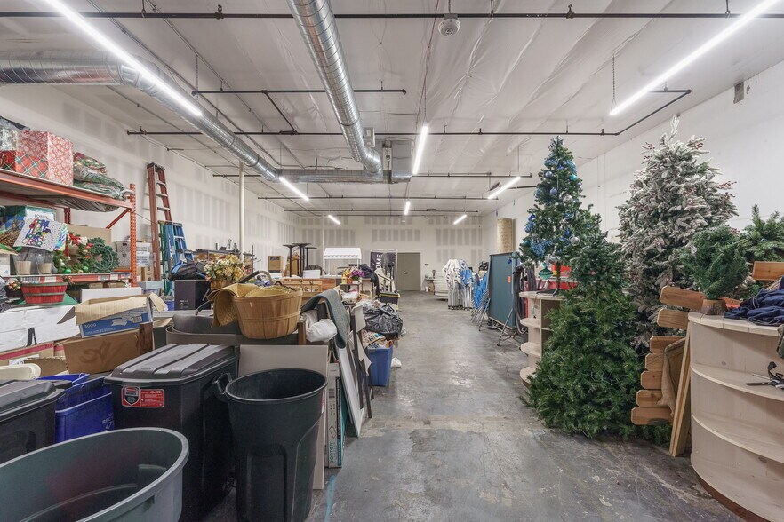 More Photos Of 2311 Statham Blvd, Oxnard Warehouse For Lease