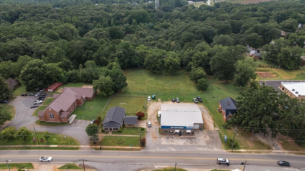 More Photos Of 317 General Daniel Ave N, Danielsville General Retail For Sale