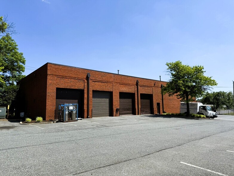 More Photos Of 7905 Airpark Rd, Gaithersburg Light Distribution For Lease