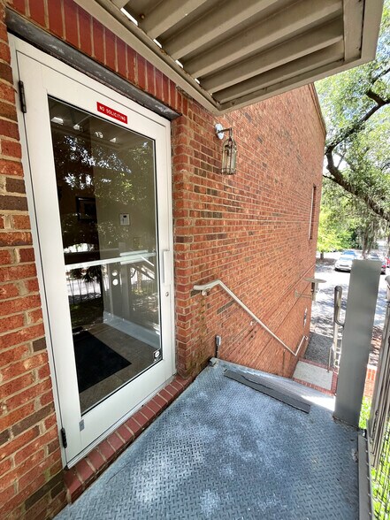 More Photos Of 240 Seven Farms Dr, Daniel Island Office For Sale