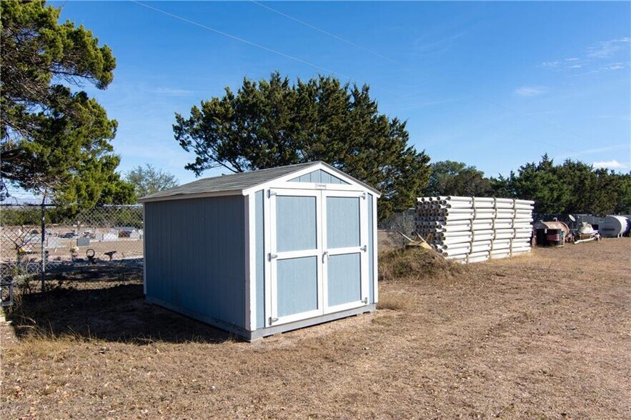 More Photos Of 500 Southland Dr, Burnet Flex For Lease