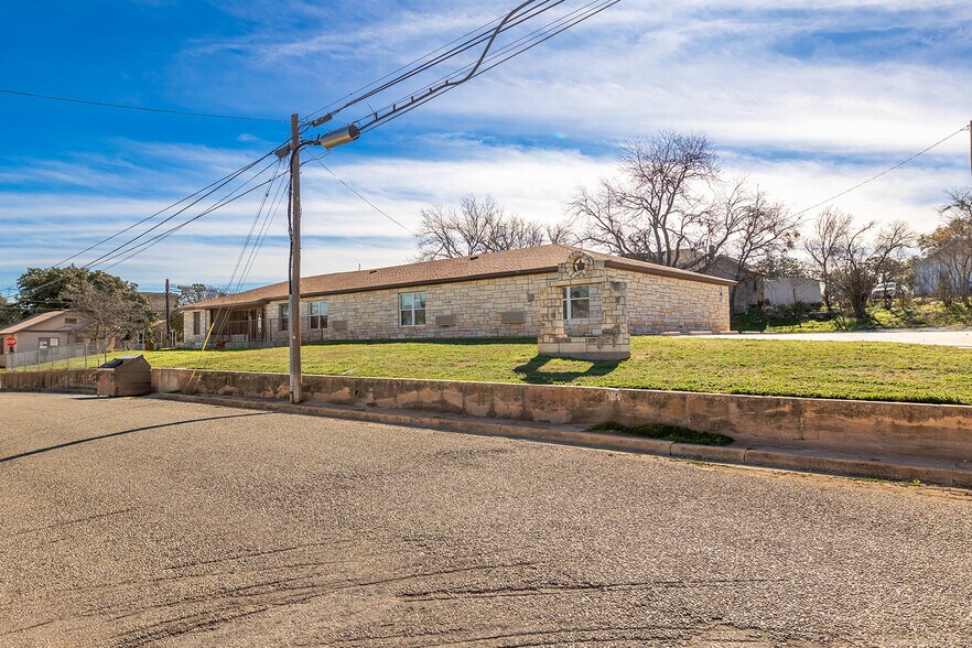 More Photos Of 104 E 5th St, Brady Office Residential For Sale