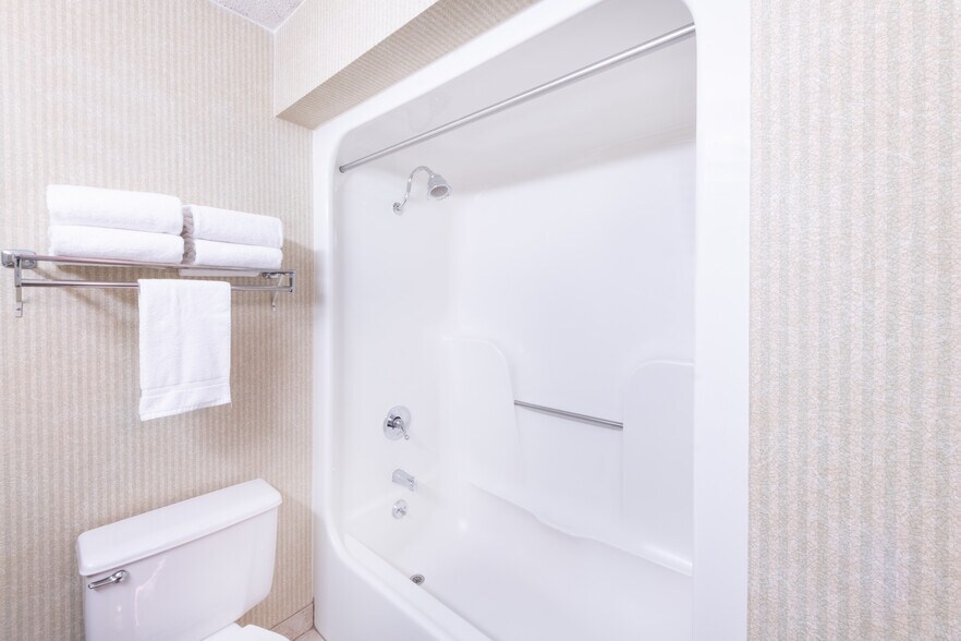 More Photos Of 6921 S Lindbergh Blvd, Saint Louis Hotel For Sale