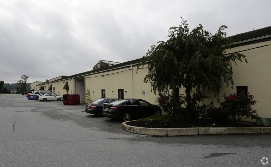 More Photos Of 210 Carter Dr, West Chester Flex For Lease