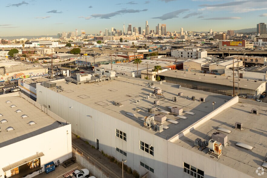 More Photos Of 2430 Porter St, Los Angeles Light Distribution For Lease