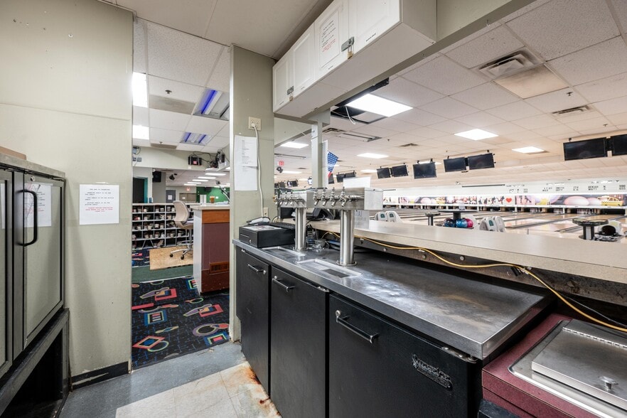 More Photos Of 129-145 Danbury Rd, New Milford Storefront For Lease