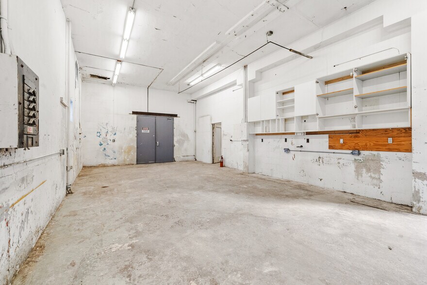 More Photos Of 292 Walnut St, Saint Paul Manufacturing For Lease