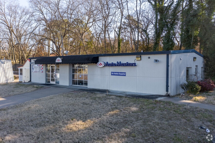 Primary Photo Of 997 S Riverside Dr, Clarksville Freestanding For Lease