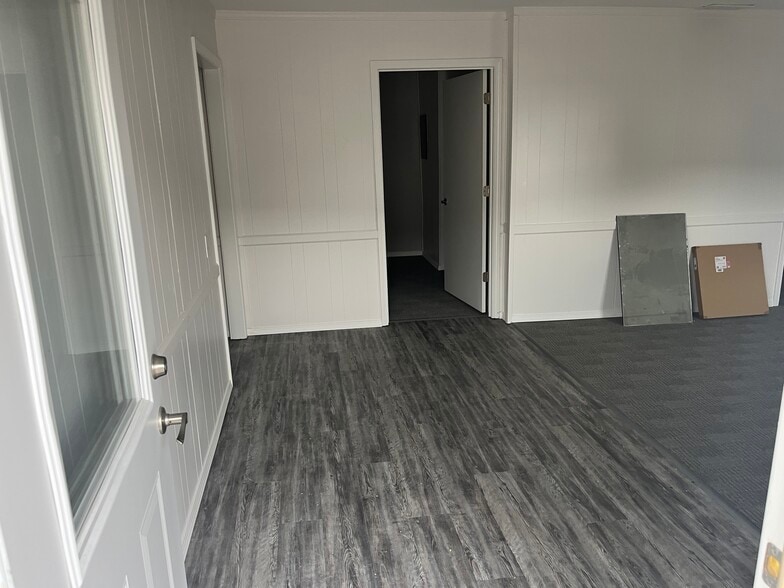 More Photos Of 1112 Ulrich Ave, Louisville Office For Lease