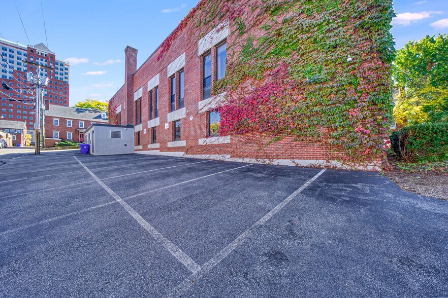 More Photos Of 99 Middle St, Manchester Office Residential For Sale