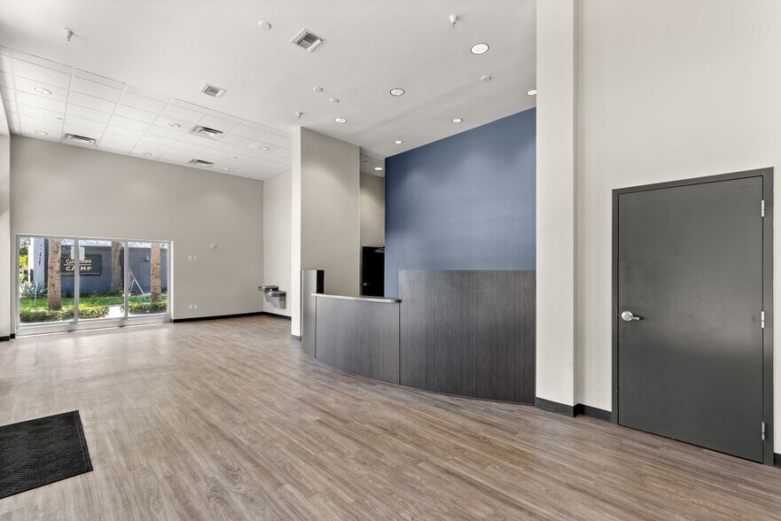 More Photos Of 2100 1st Ave S, Saint Petersburg Medical For Sale