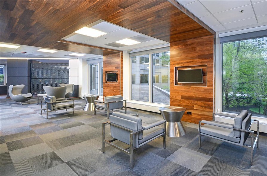 More Photos Of 555 W Madison St, Chicago Apartments For Lease