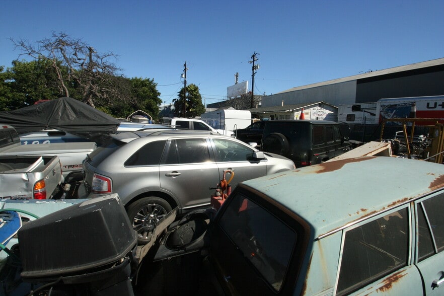 More Photos Of 1750-1752 Cota Ave, Long Beach Service For Sale