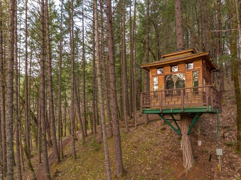 More Photos Of 3305 Dick George Rd, Cave Junction Hospitality For Sale