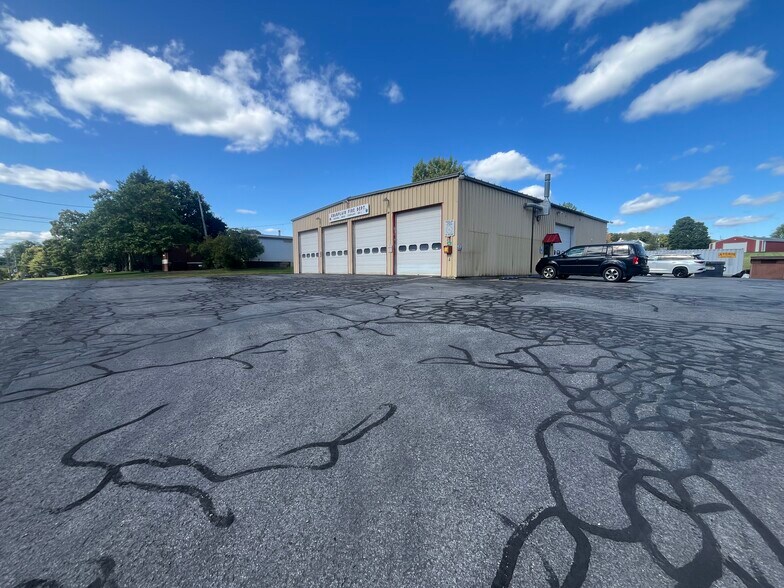 Primary Photo Of 162 Elm st, Champlain Flex For Sale