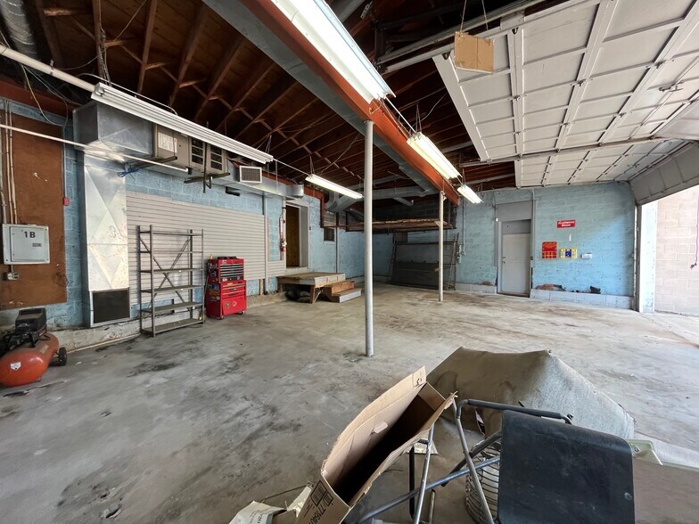 More Photos Of 197 Putnam Pike, Johnston Freestanding For Sale