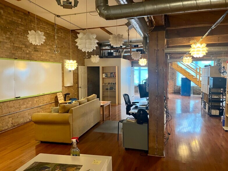 More Photos Of 415 N Sangamon St, Chicago Loft Creative Space For Lease