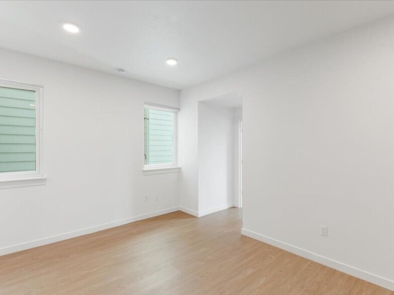 More Photos Of 5042 NE Fremont St, Portland Apartments For Sale