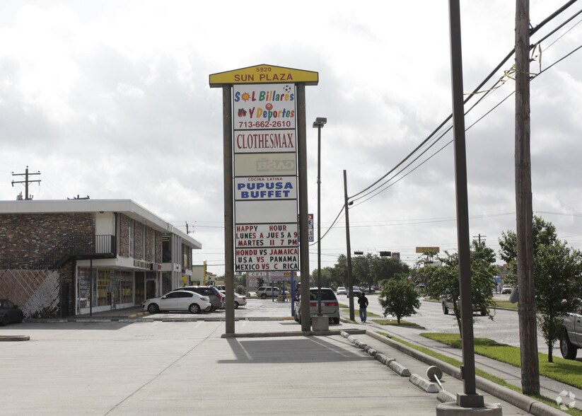 More Photos Of 5920 Bellaire Blvd, Houston Unknown For Lease