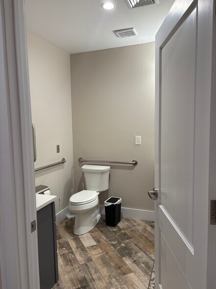 More Photos Of 197 Ethan Allen Hwy, Redding Storefront Retail Office For Lease