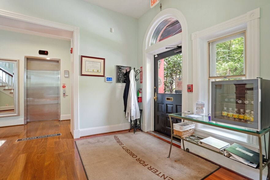 More Photos Of 1011 New Hampshire Ave NW, Washington Office For Sale