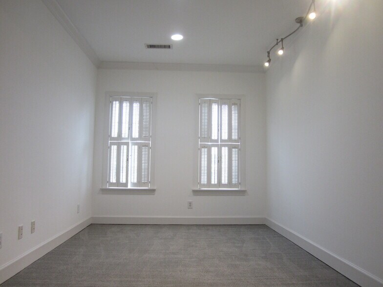 More Photos Of 452 E Paces Ferry Rd NE, Atlanta Office For Sale